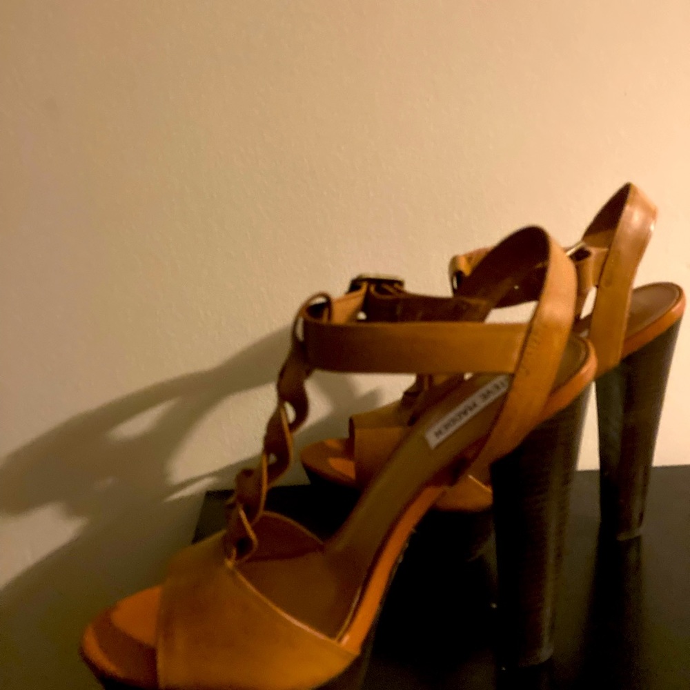 Steve Madden platform heels. NEW